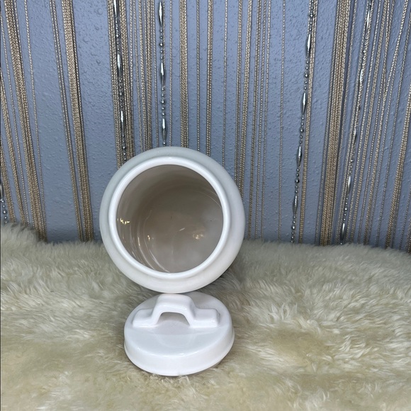 Rae Dunn White and Navy XO Treats Canister - Picture 4 of 4